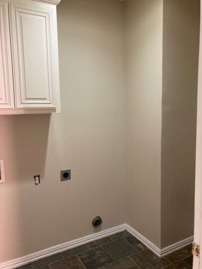 Building Photo - 8520 Western Meadows Dr