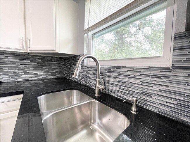 Building Photo - 2036 County Rd 3434N