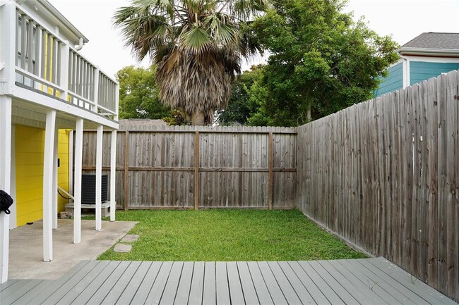 Building Photo - 1513 24th Street Rear