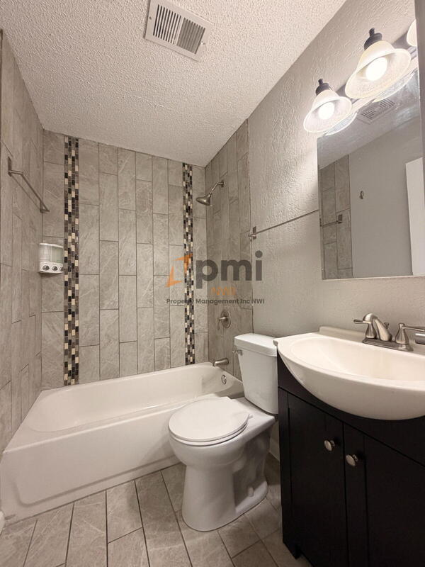 Building Photo - 5700 E 10th Ave