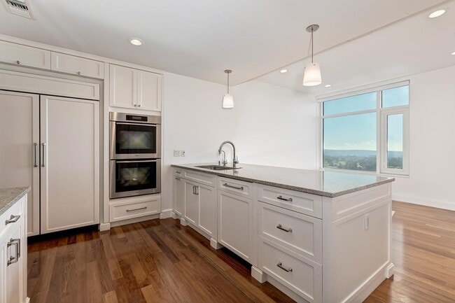 Building Photo - 1 W Century Dr