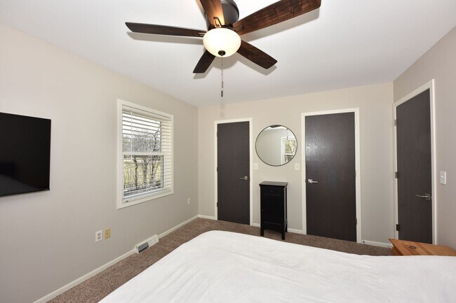 Building Photo - Furnished Mequon 4 bedroom ranch
