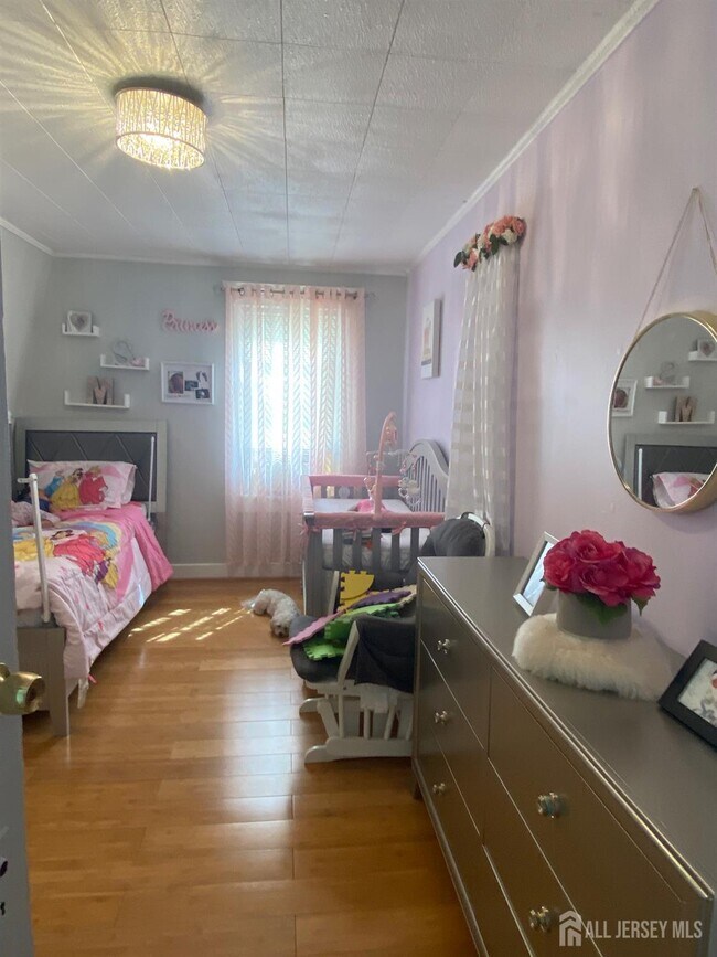 Building Photo - 421 Brace Ave