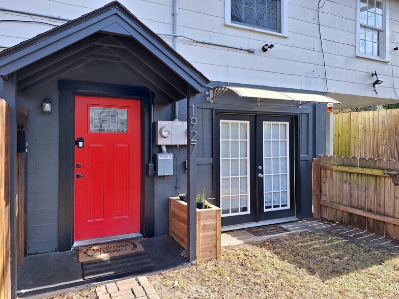 Building Photo - 1927 Monroe St