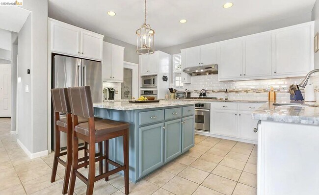 Building Photo - 3251 Lookout Point Loop