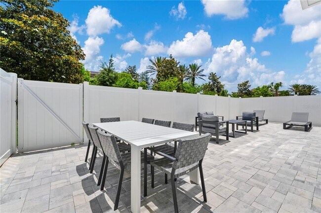 Building Photo - 7740 Sandy Ridge Dr