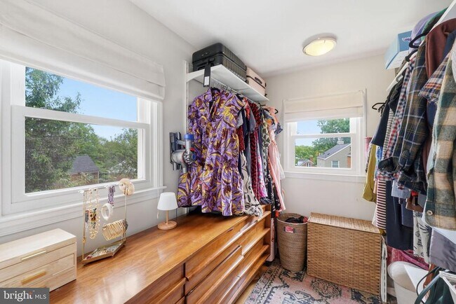 Building Photo - 8007 Wildwood Dr