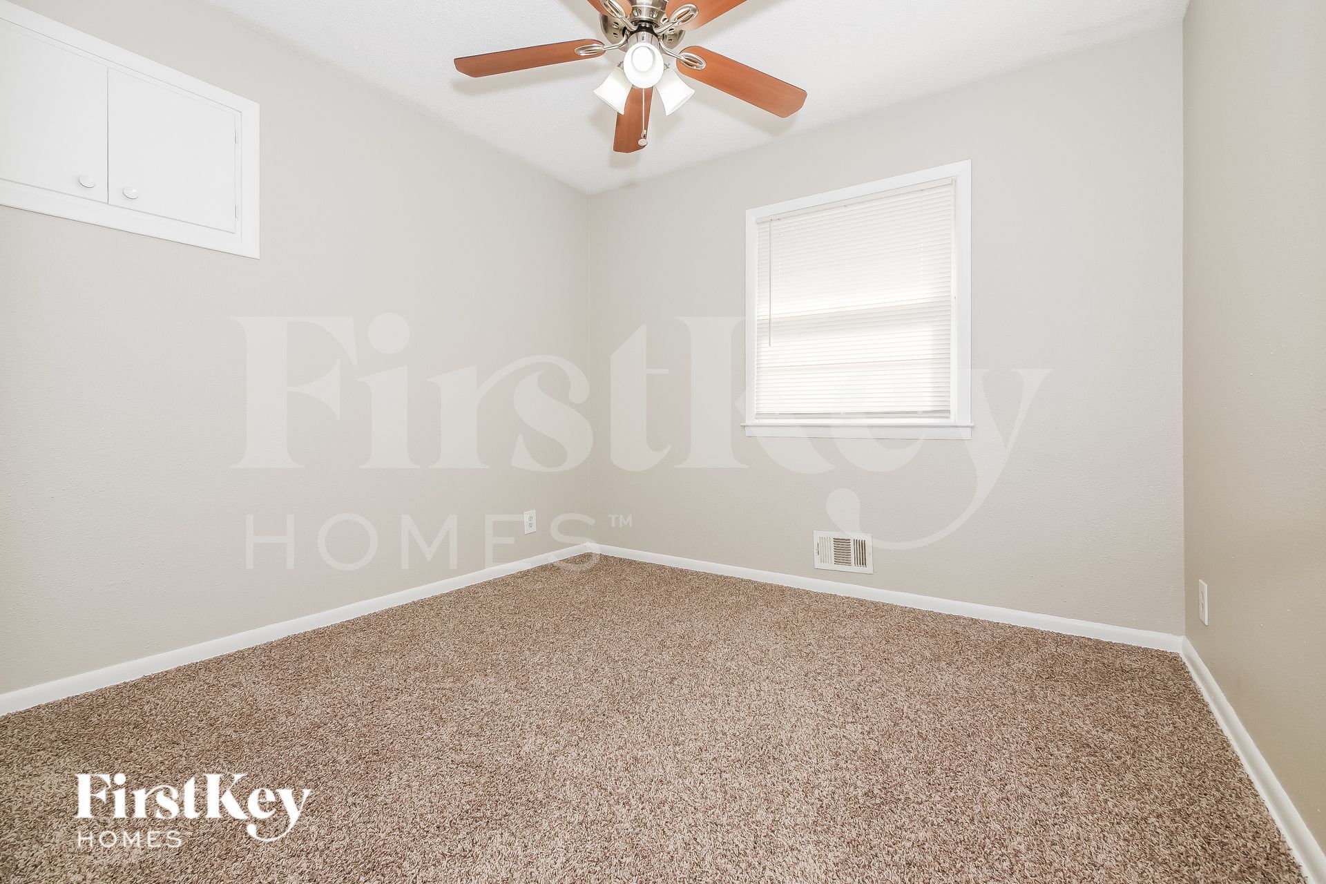 Building Photo - 9404 White Ave