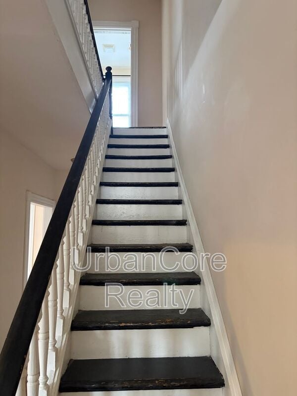 Building Photo - 410 N 32nd St