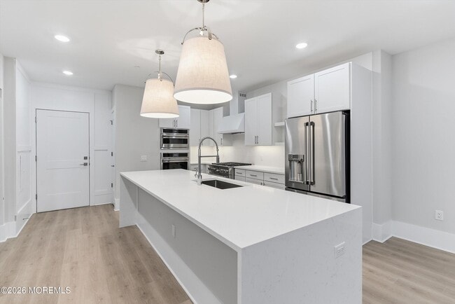 Building Photo - 215 2nd Ave