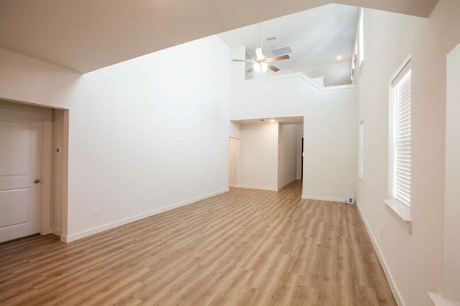 Building Photo - 514 Weller Rd
