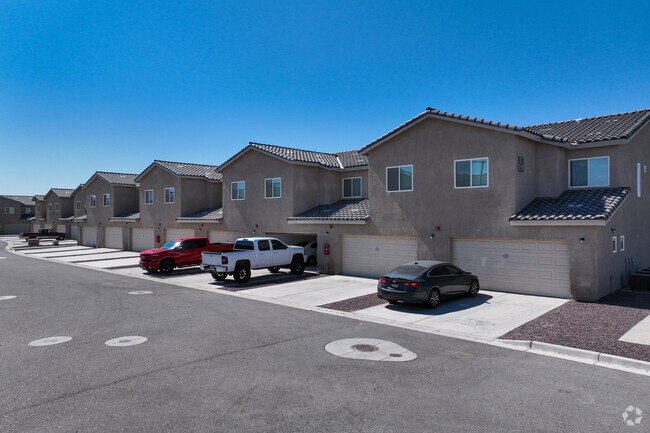 Building Photo - Desert View Villas