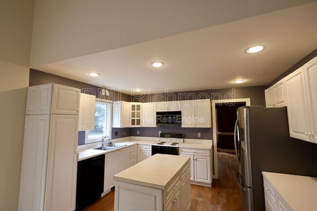 Building Photo - 11418 Hardwood Dr
