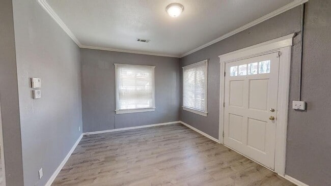 Building Photo - Coming Soon! Charming Cottage for Lease in Downtown Riverside, California!