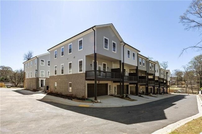 Building Photo - 3165 Dogwood Dr