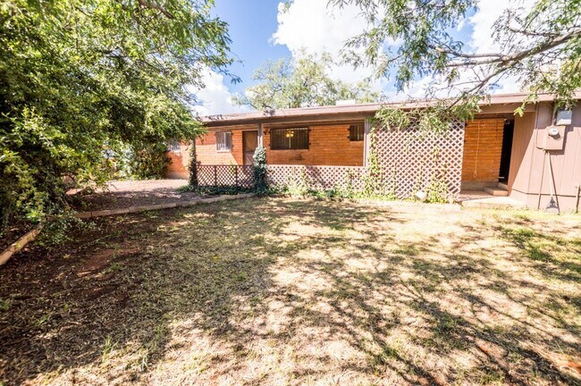 Building Photo - Large Corner Lot Santé Fe Home, Over 1650 ...