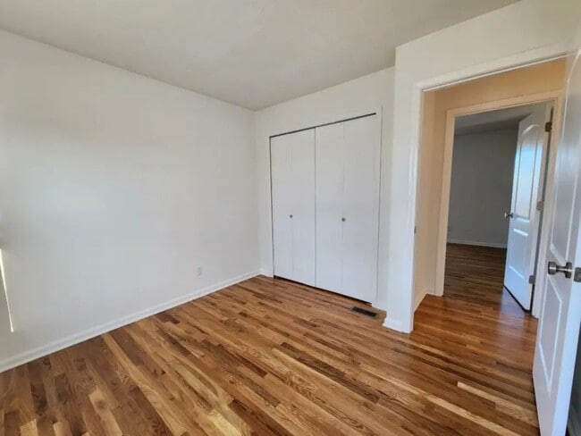 Building Photo - A cozy 3 bedroom, one bathroom house!