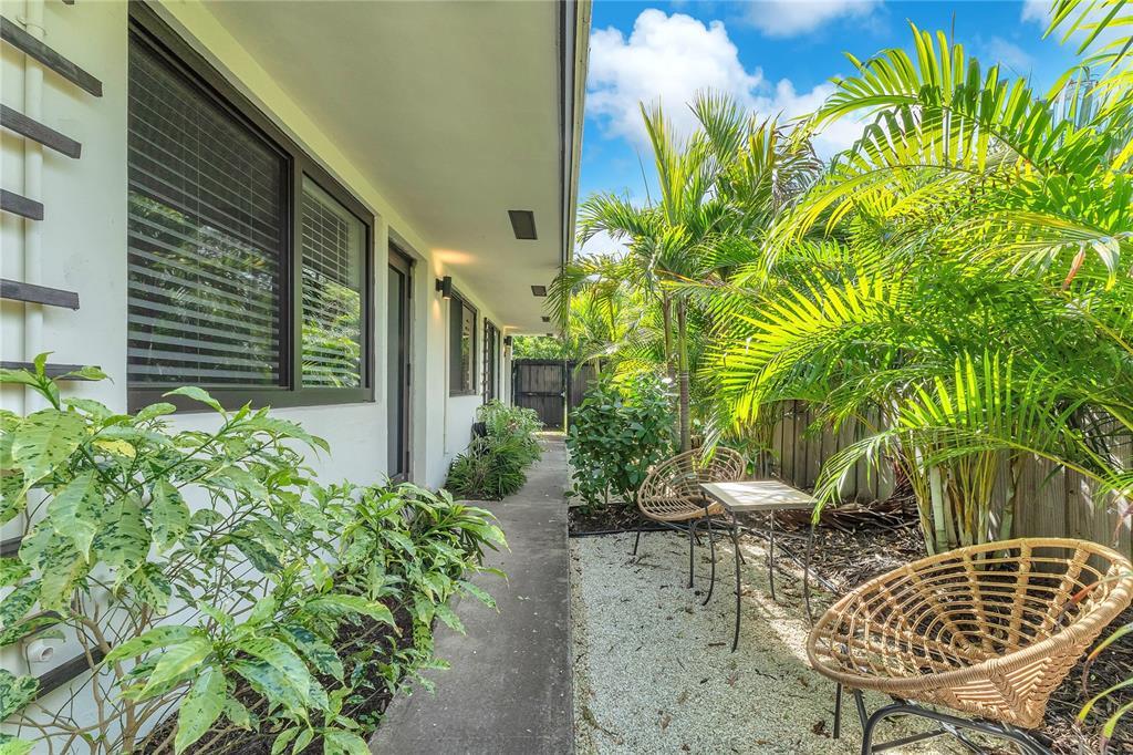 Building Photo - 754 NE 40th St