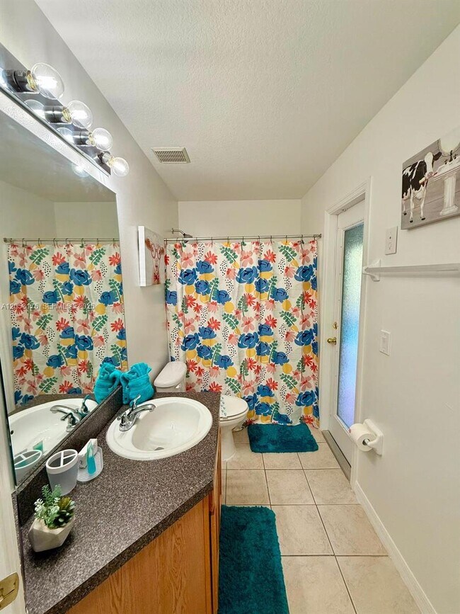Building Photo - 803 Sandy Ridge Dr