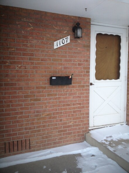 Building Photo - 1105 Hays St