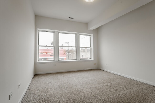 Building Photo - 4217 W Irving Park Rd