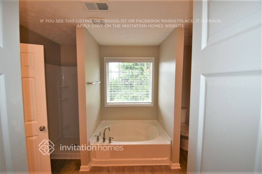 Building Photo - 5622 Elwood Cir