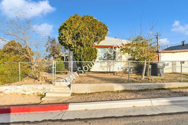 Building Photo - 1040 Flora St