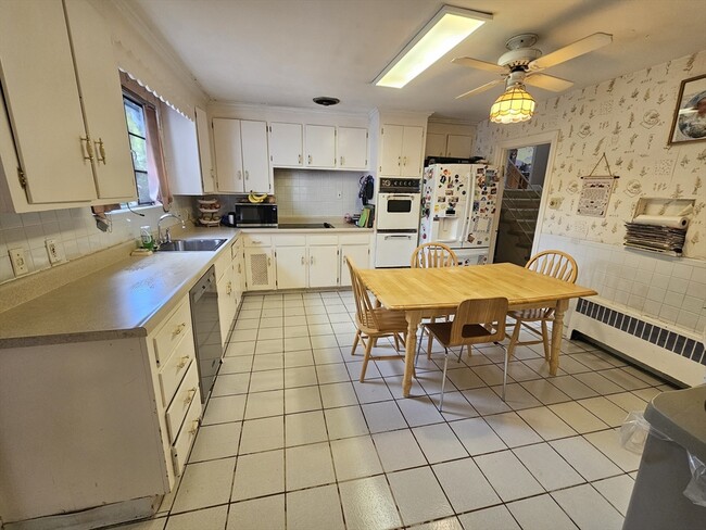 Building Photo - 56 Great Meadow Rd