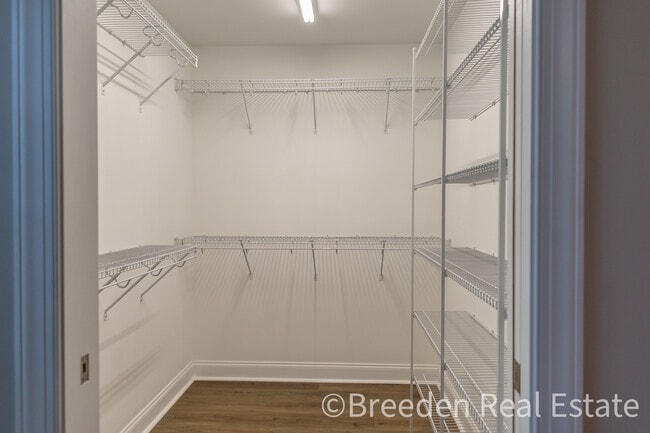 Building Photo - 804 5th Ave SW