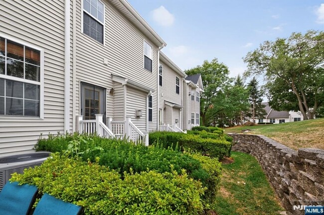 Building Photo - 535 Coventry Dr