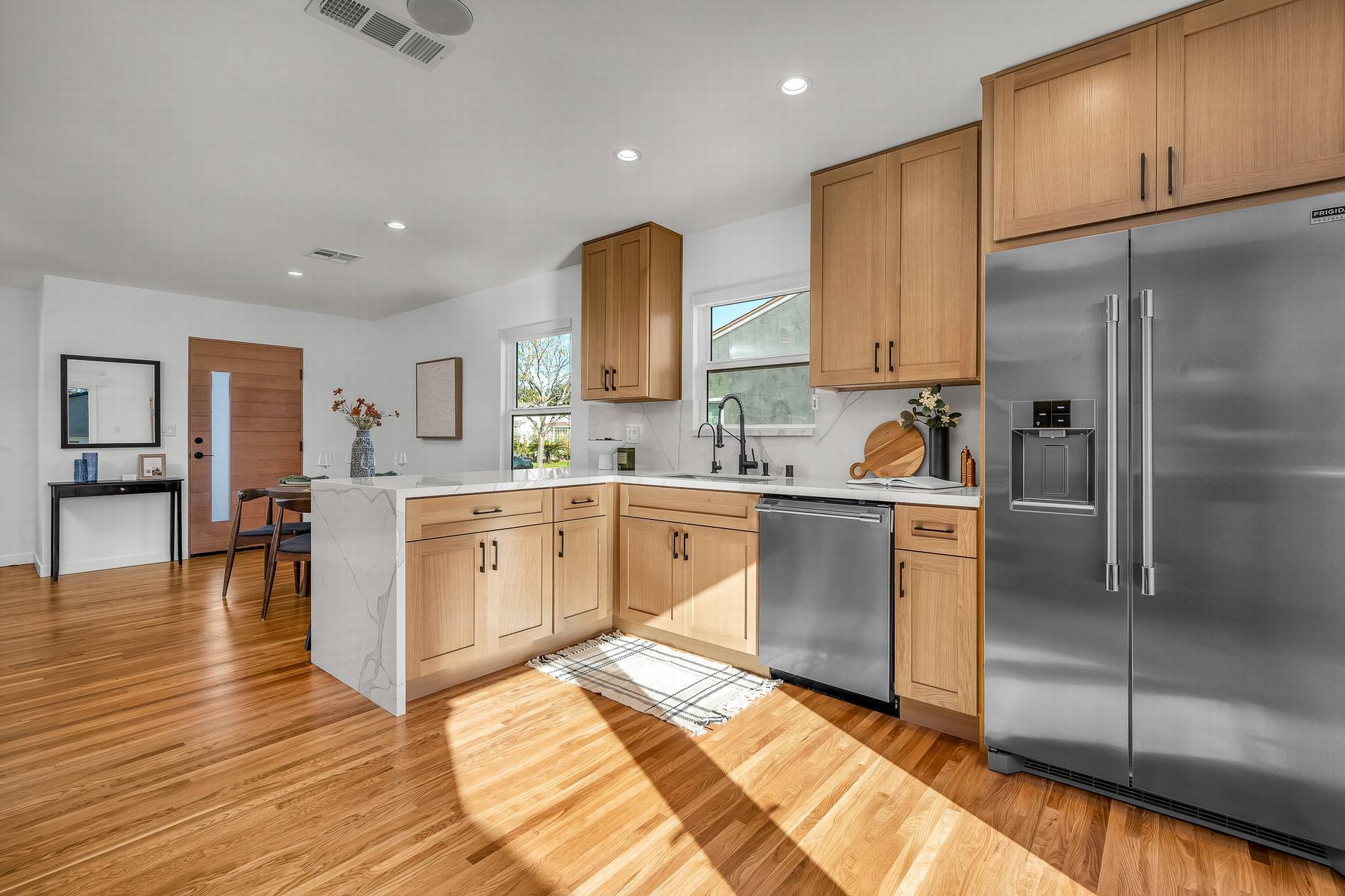 Building Photo - 616 W Ellis Ave