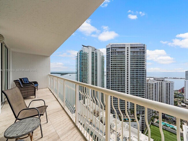 Building Photo - 1200 Brickell Bay Dr