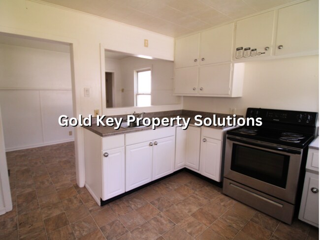 Building Photo - MEADOWBROOK AREA 2 BR 1 BA House with Central Air and Garage (SECTION 8 APPROVED)