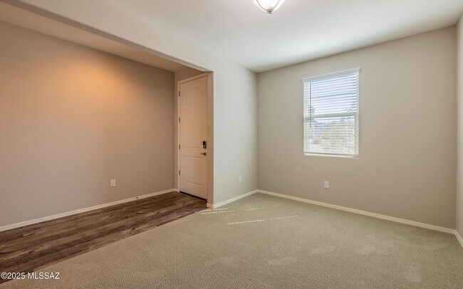 Building Photo - 10324 S Barlow Way