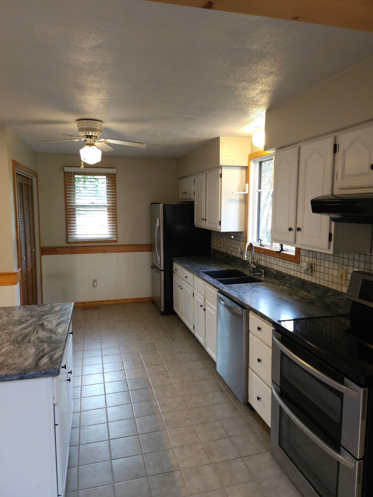 Kitchen - 3530 Kroger Ave