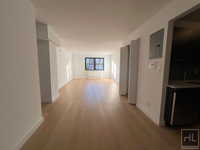 Building Photo - East 39th Street