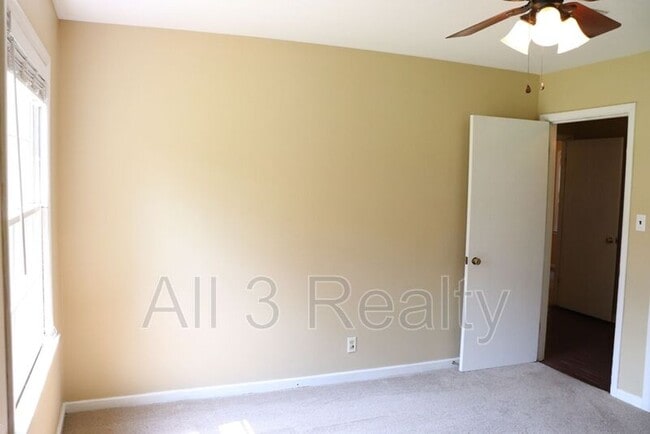 Building Photo - 919 Green Ridge Rd