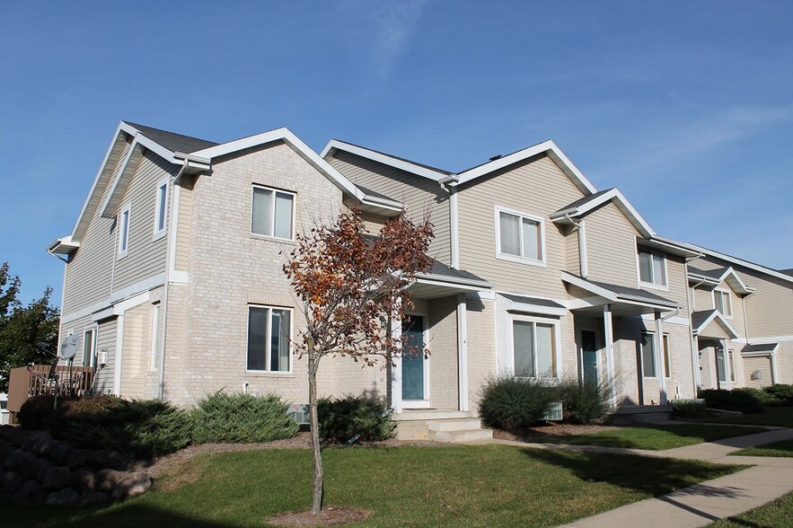 Primary Photo - Madison Townhomes