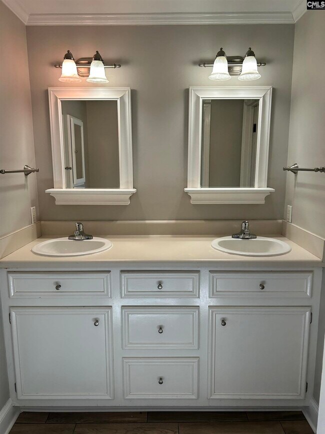 Building Photo - 305 Dean Hall Ln