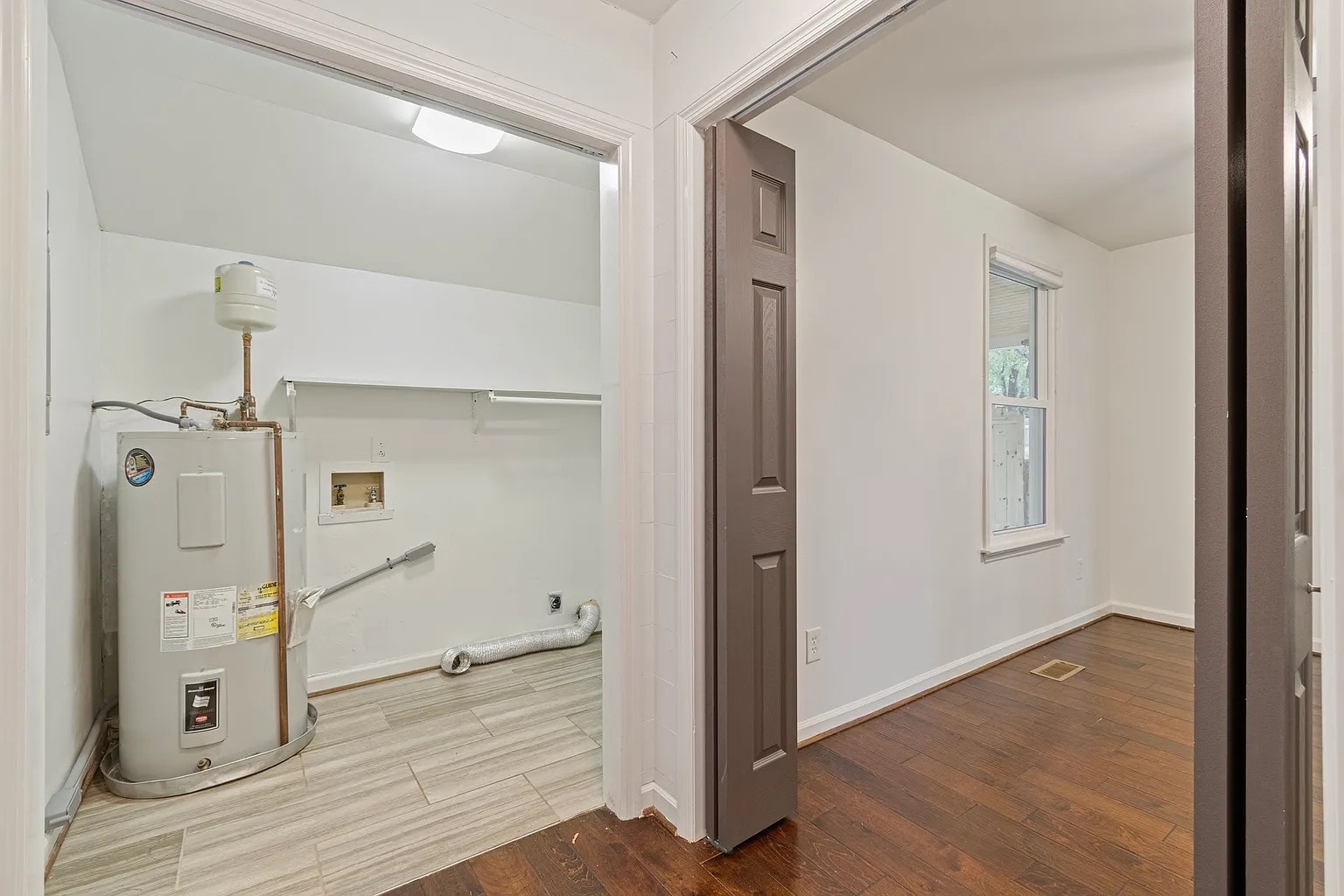 Building Photo - 723 Riverview Dr