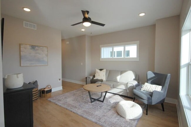 Building Photo - Golf Course Townhome