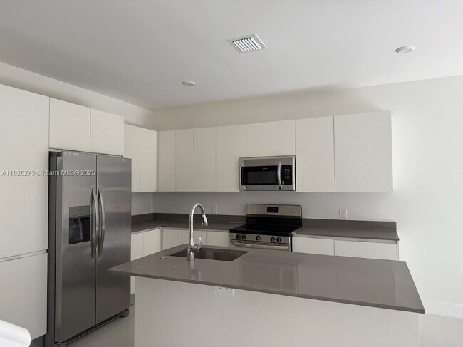Building Photo - 34500 SW 190th Ave