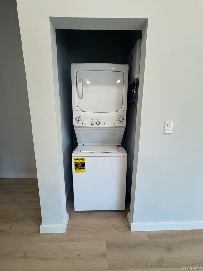 Building Photo - 544 Locust Ave