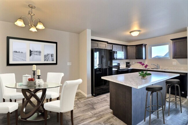 Building Photo - Looking for a modern twin home in a great North Bismarck location?