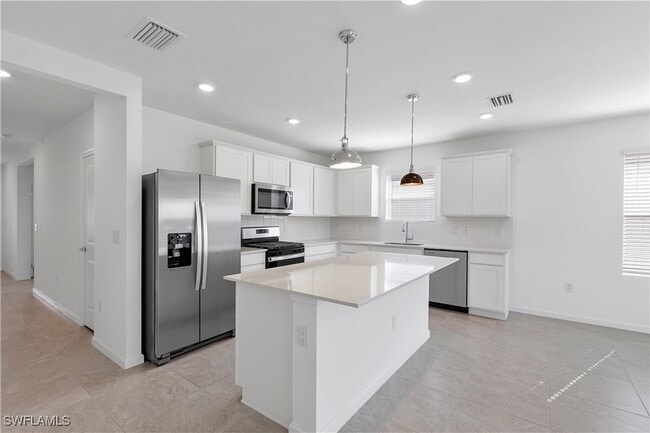 Building Photo - 42392 Cascade Dr