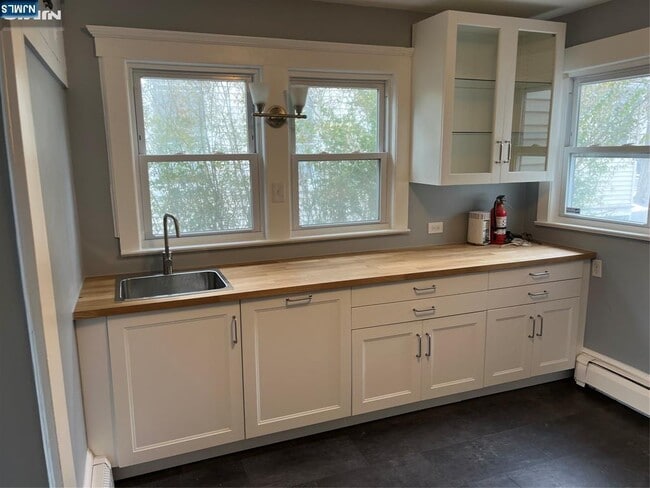 Building Photo - 206 Godwin Ave