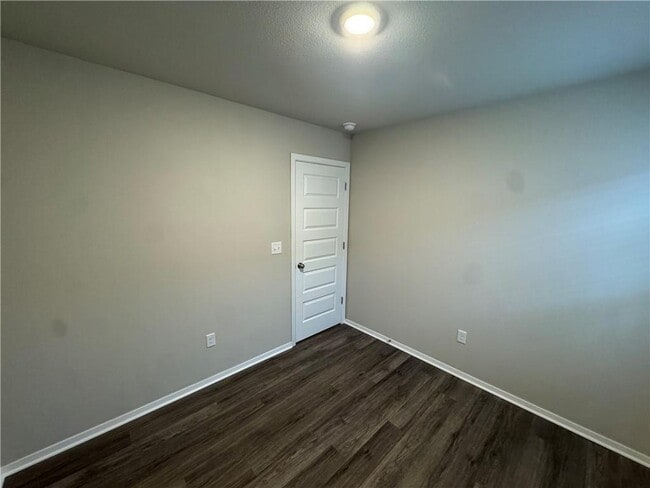 Building Photo - 6507 NW Vandergriff St