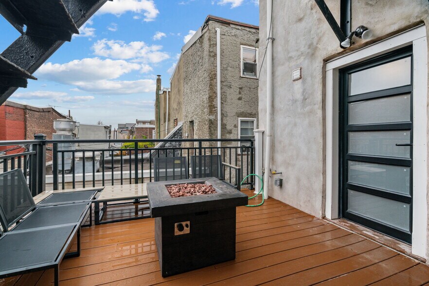 deck - unfurnished - 411 E Girard Ave