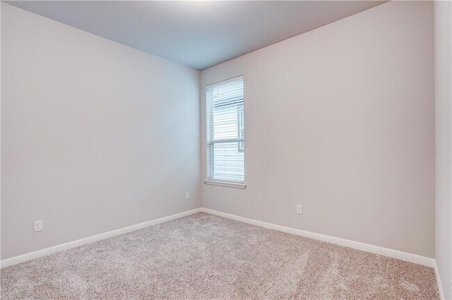 Building Photo - 309 Unforgiven Ln