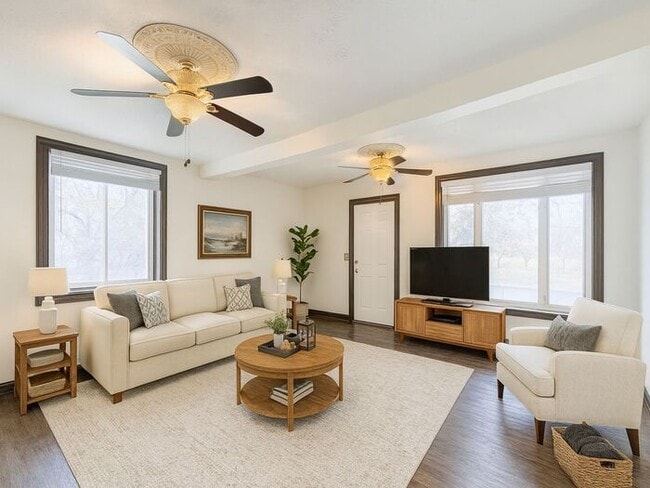 Building Photo - North Salt Lake 2 Bed 1 Bath - jetted tub!